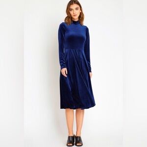 NWOT Bella Donna Blue Velvet Flowy Dress